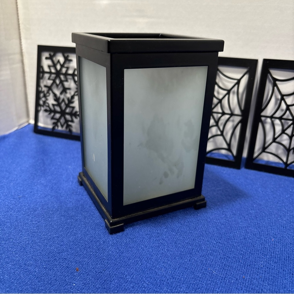 Partylite candle holder with interchangeable panels
